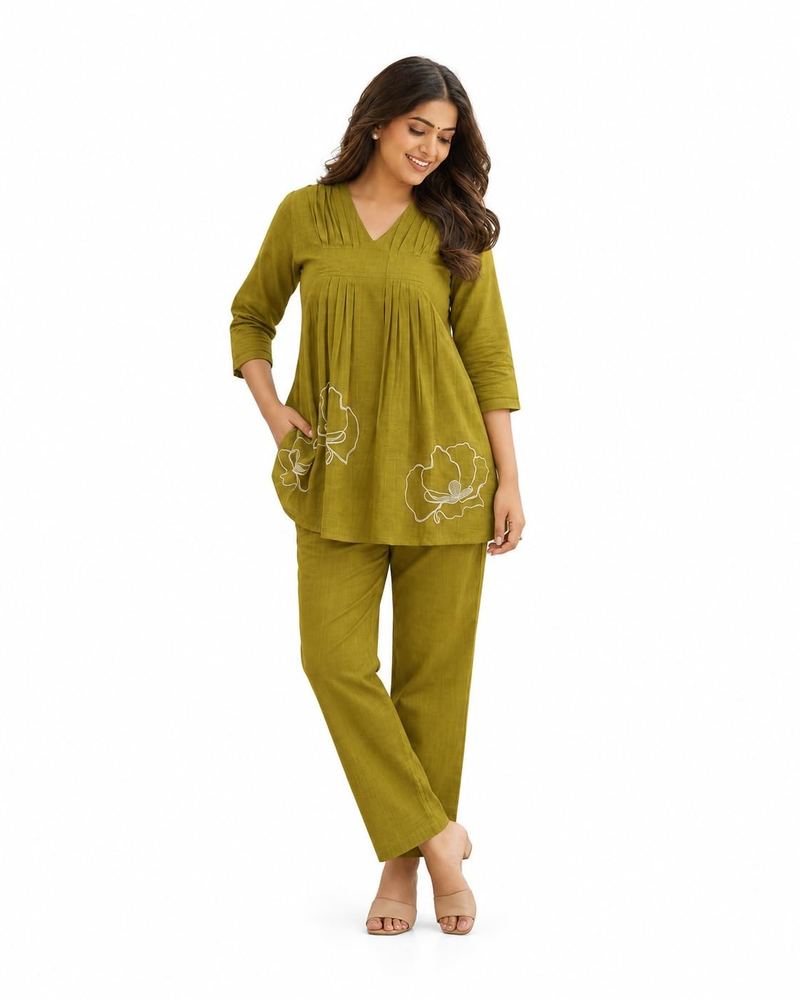 Aryan Marketplace Women's Cotton Rose Printed Short Anarkali Kurta with Pant Cord Set